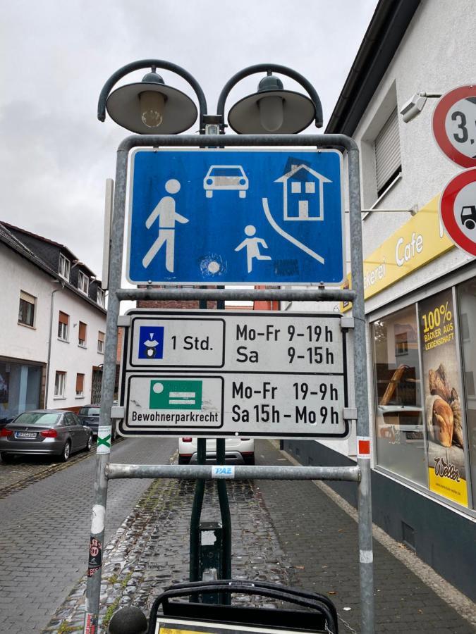 Hexenhaeuschen Dreieichenhain Buitenkant foto